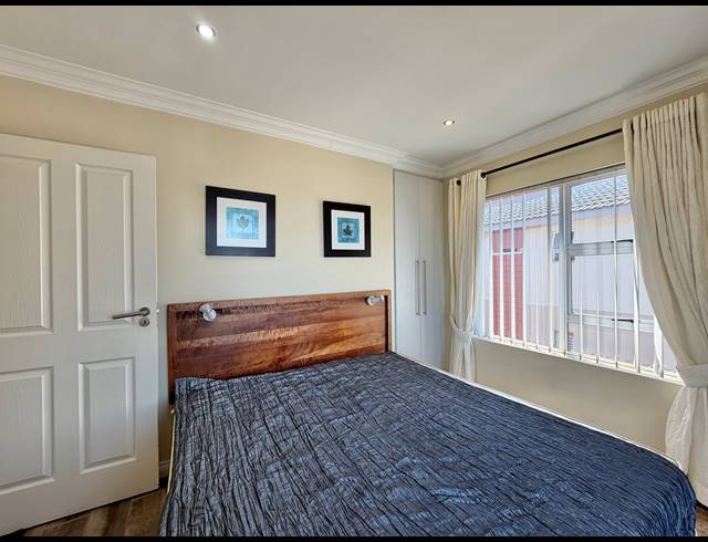 2 BEDROOM APARTMENT FOR SALE IN JEFFREYS BAY CENTRAL